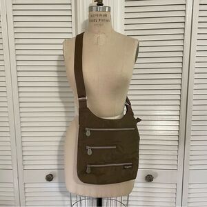 Baggallini Crossbody Multi Zipper Brown Bag 
W/Adjustable Strap NWOT!